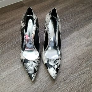 🔥🔥REDUCED🔥🔥BCBGirls Paint Wash Pumps